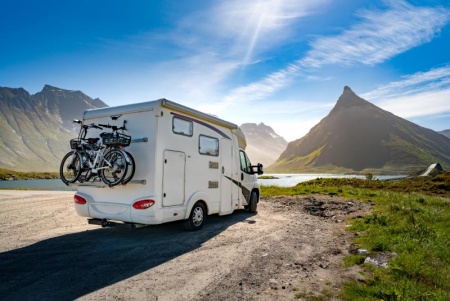 Pr&eacute;parer votre aventure en location camping-car, guide complet
